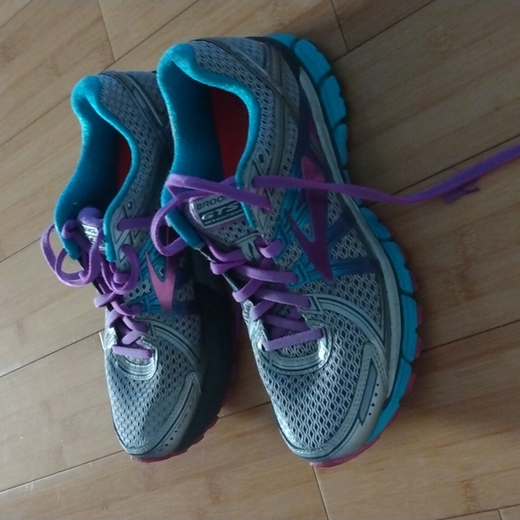 Brooks Women's Adrenaline GTS 17 Running Shoe size 9 NARROW. - Picture 2 of 10